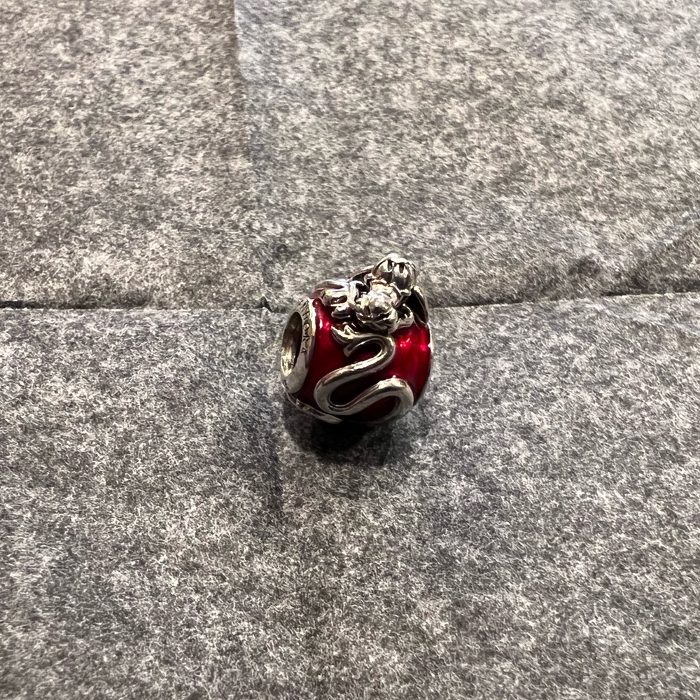PANDORA x Disney Mushu Charm